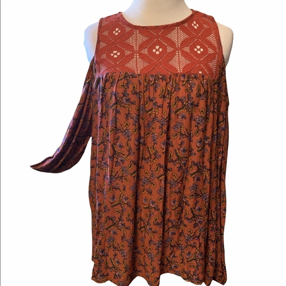Xhilaration cold shoulder top, floral and lace
